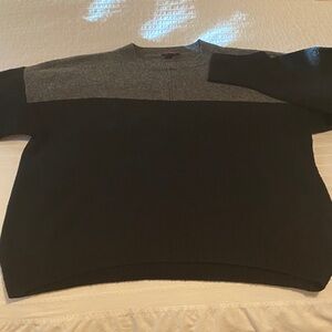 Vince Camuto Women's Black and Gray Crewneck Sweater